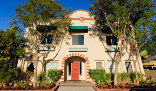 Santa Paula Inn 