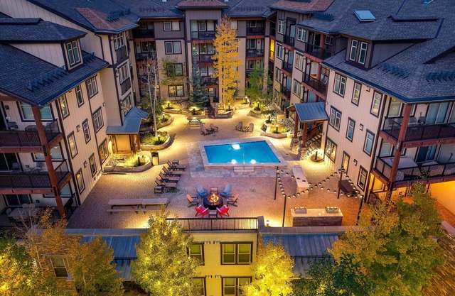 Ski In Out Condo 3425 I Huge Hot Tub I Great Views I Heated Garage I Discounted Attractions