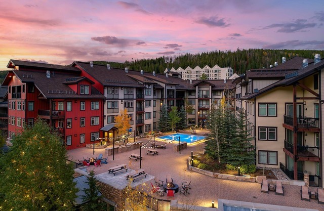 Ski In Out Village Condo 4474 I Huge Hot Tub I Great Views I Heated Garage I Discounted Attractions
