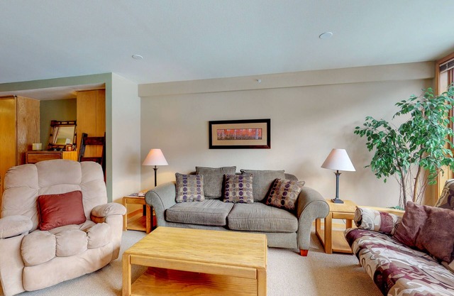 Ski view condo with pool & hot tub, 2 fireplaces - walk to lifts