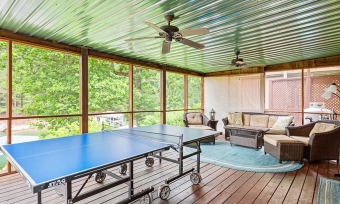 Seneca House | 213 m² House ∙ 3 bedrooms ∙ 8 guests