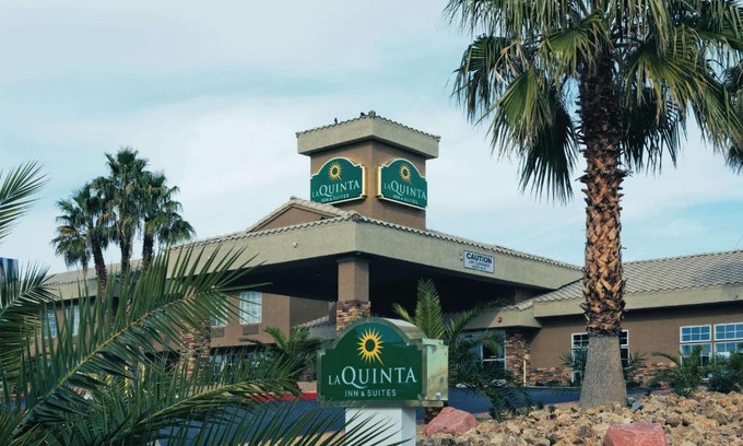 Las Vegas Hotel | La Quinta Inn & Suites by Wyndham LV Tropicana Stadium