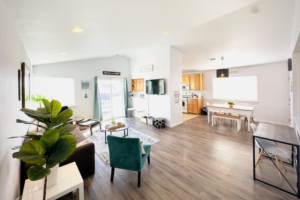 Oceano House | OCEAN VIBES with Mountain Scenery and distanced Dune View!