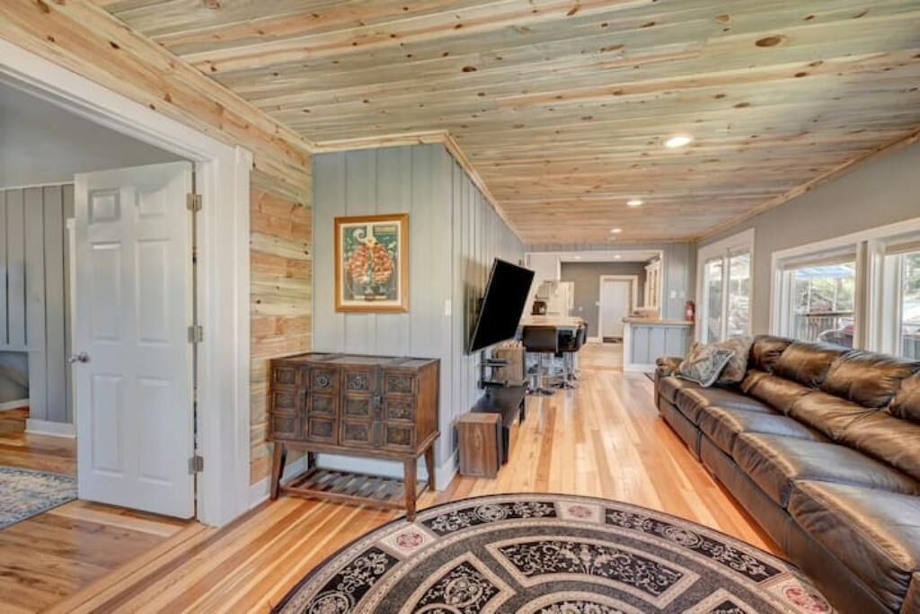 Evergreen Cabin | House in downtown Evergreen. 3 bedrooms, sleeps 7