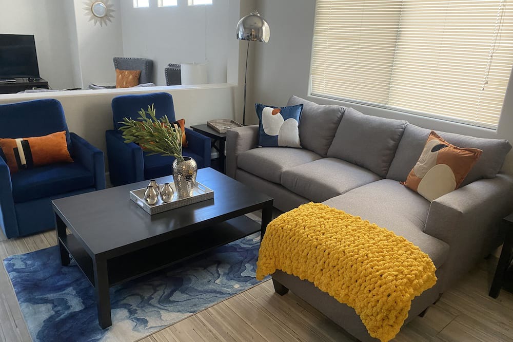 Summerlin House | The Sonoma House- 3bedroom x 2bath