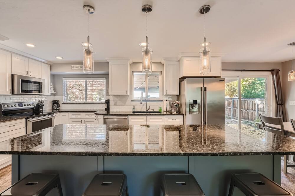 Lakewood House | Lakewood Lodge - Red Rocks, Denver, mountains!