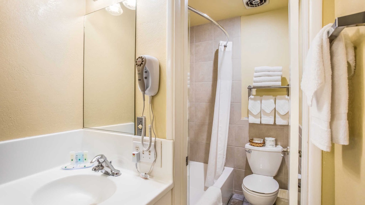 Photo of Bathroom in North State