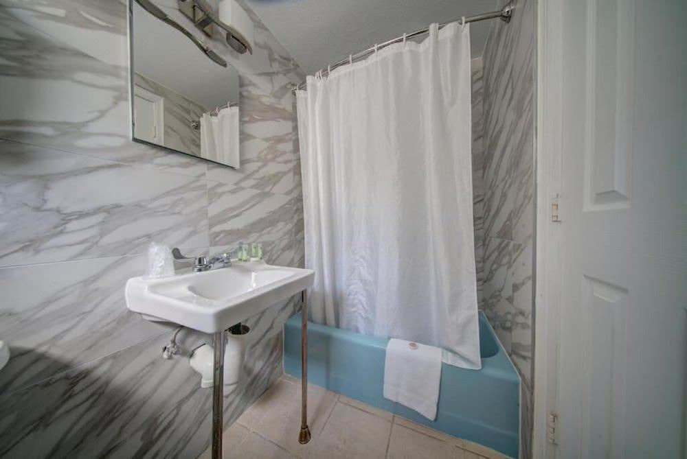 Photo of Bathroom in Galt Mile