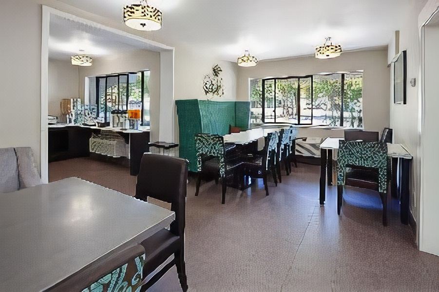 Photo of Livingroom in Old Mountain View