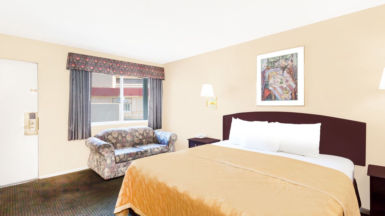 Photo of Bedroom in Barstow
