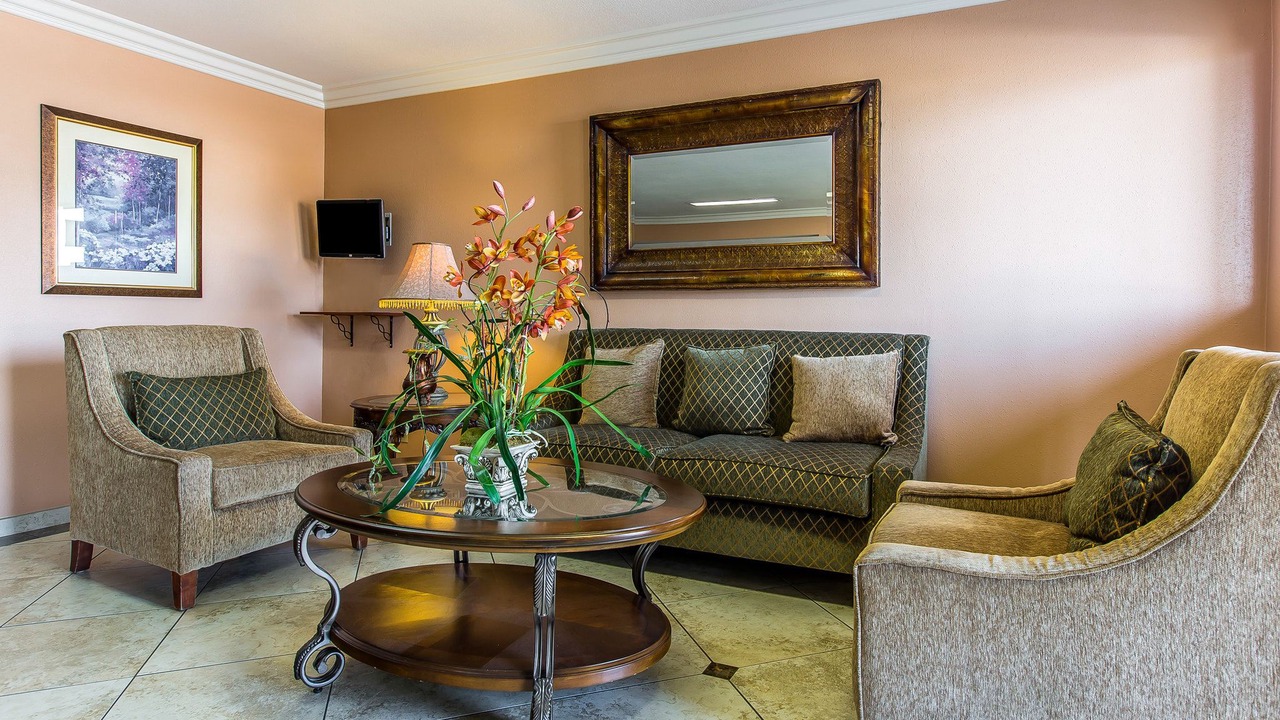 Photo of Livingroom in Lake Elsinore