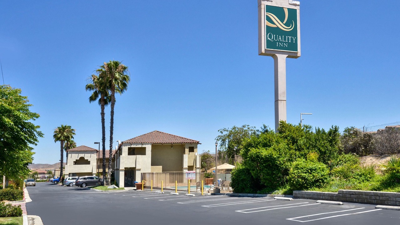 Photo of Buildings in Lake Elsinore