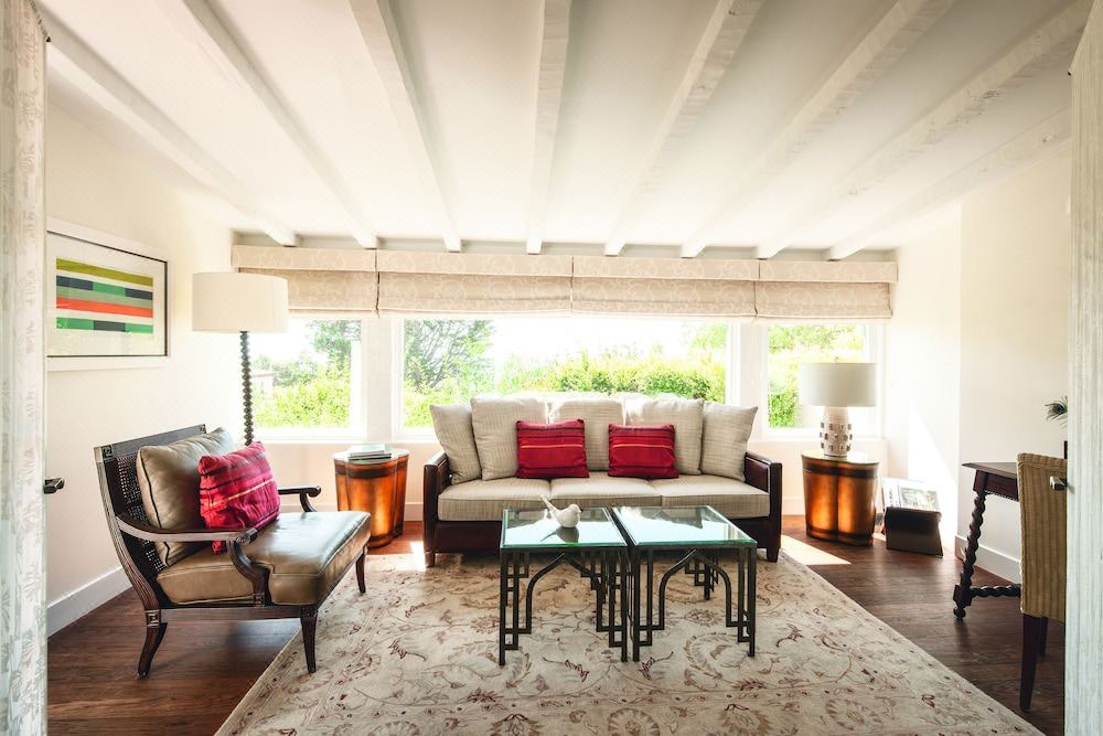 Photo of Livingroom in Upper Riviera