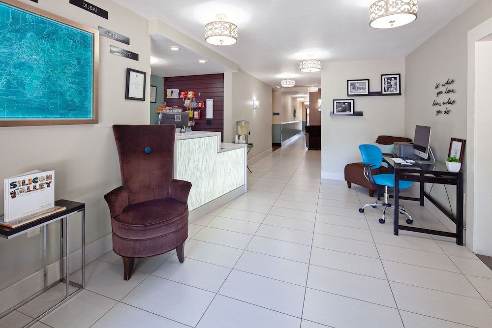 Photo of Livingroom in Old Mountain View