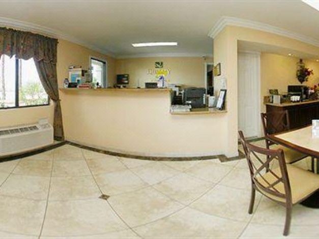 Photo of Livingroom in Lake Elsinore