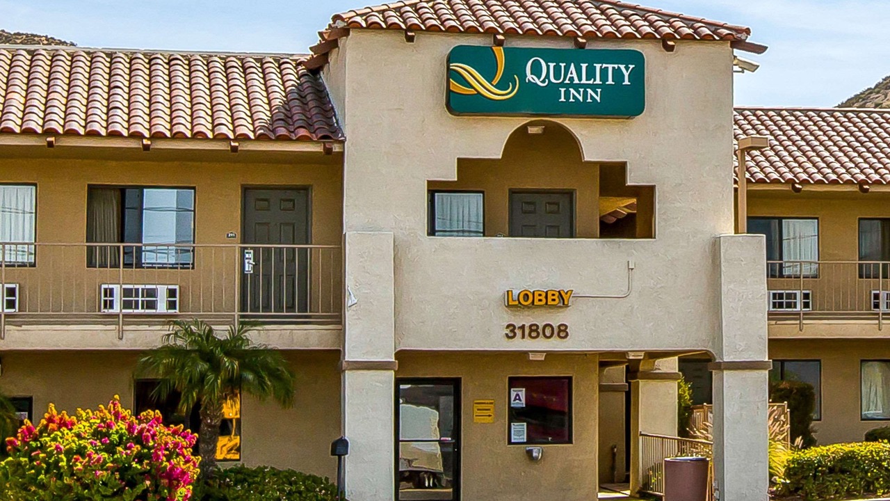 Photo of Buildings in Lake Elsinore