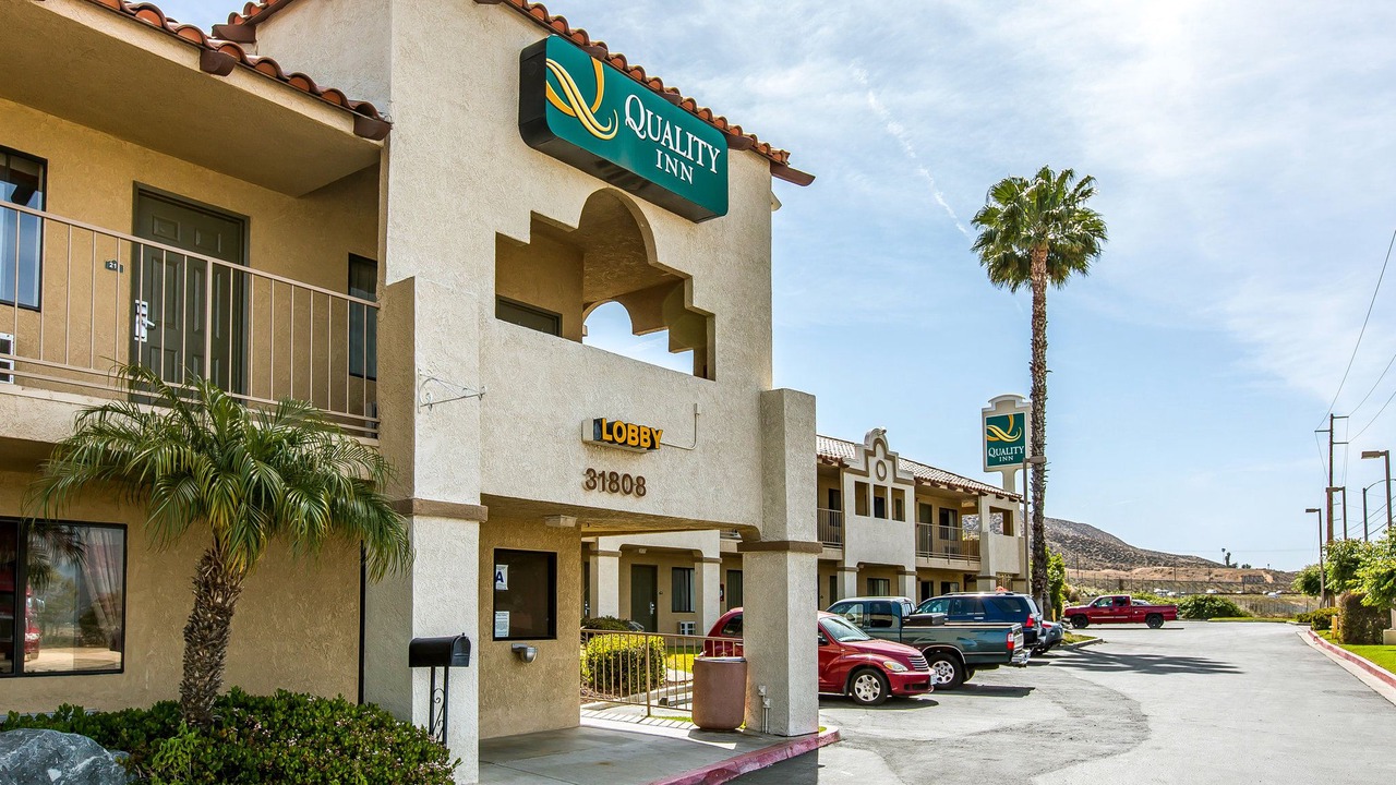 Photo of Buildings in Lake Elsinore