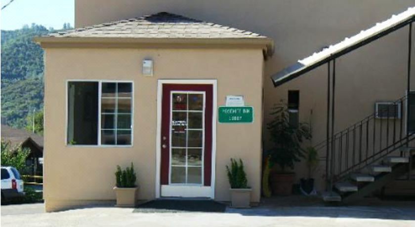 Photo of Buildings in Mariposa