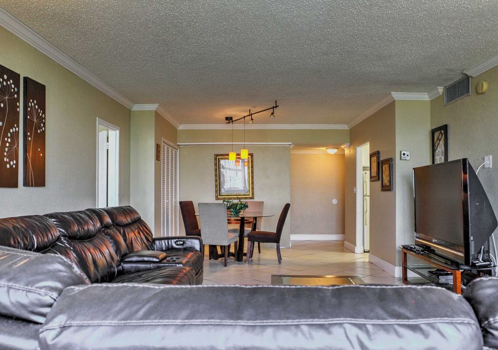 Photo of Livingroom in Galt Mile