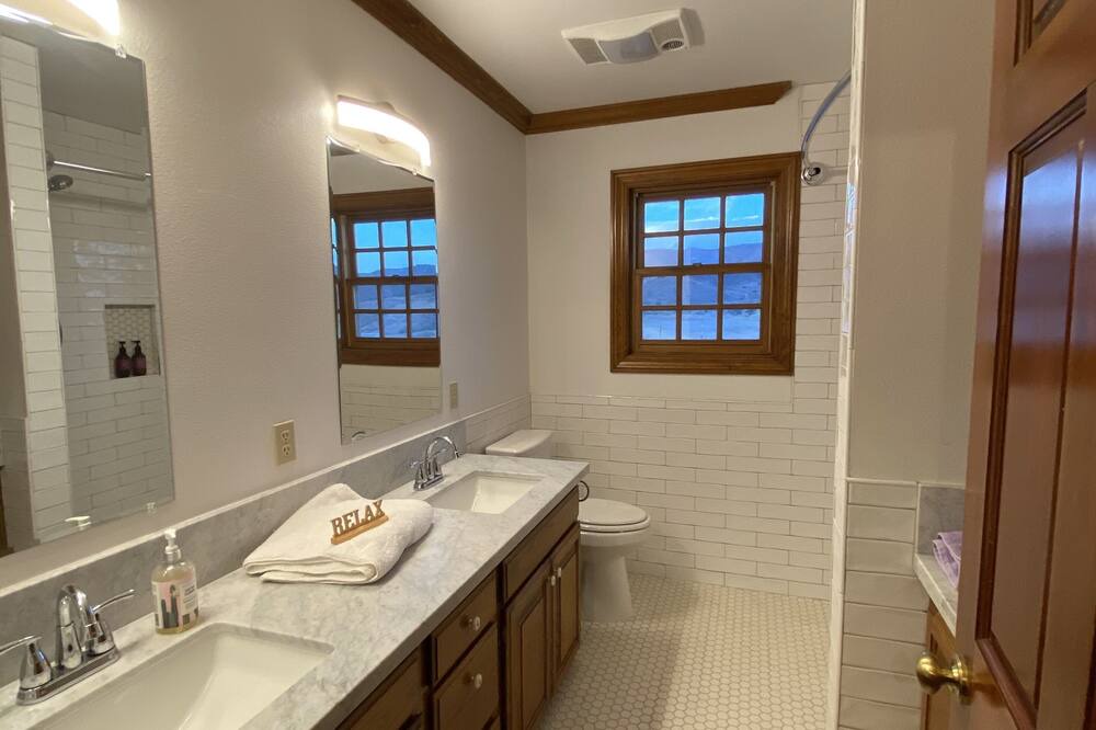 Photo of Bathroom in Leona Valley