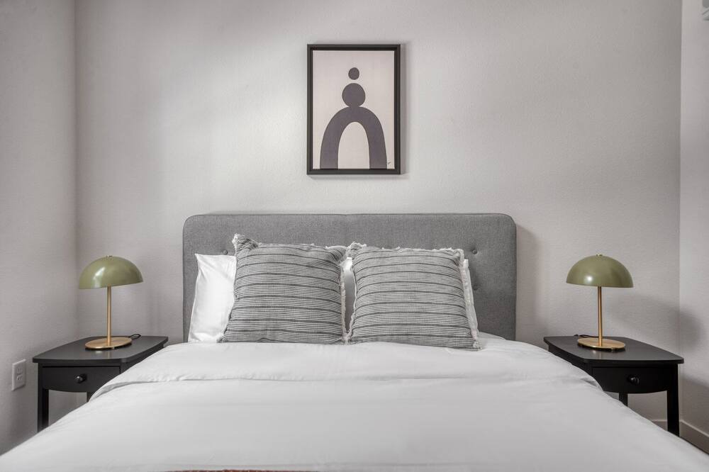 Photo of Bedroom in Five Points