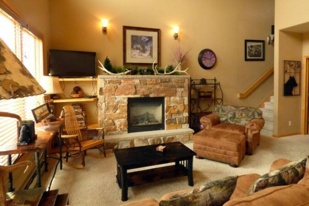 Photo of Livingroom in Stanley Hills