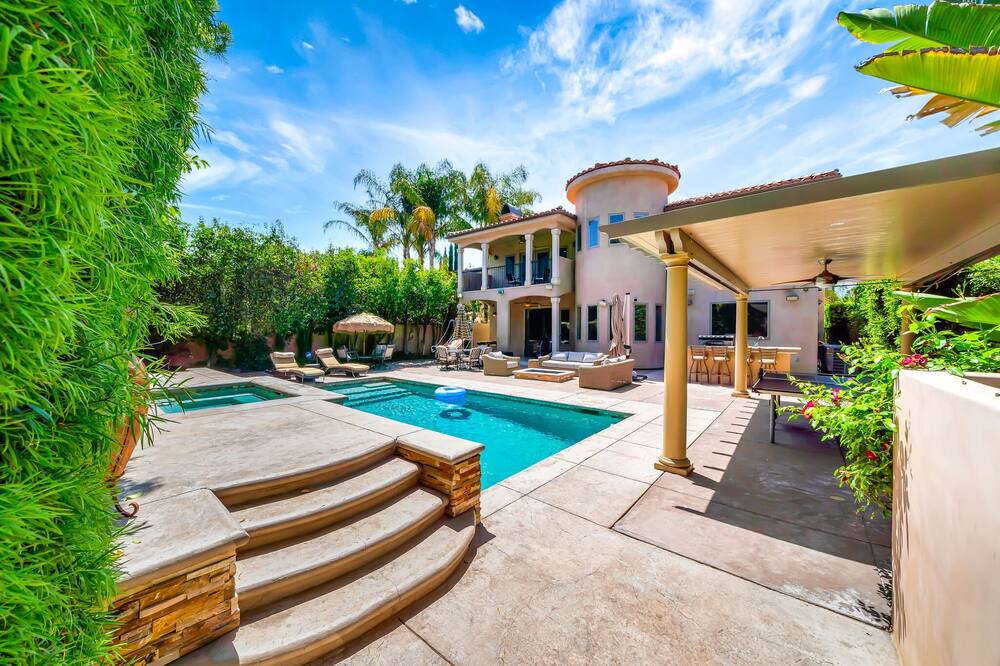 Photo of Outdoor in Tarzana