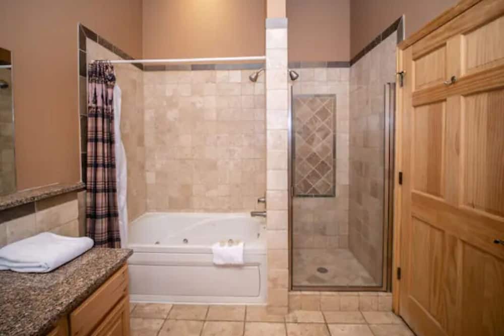 Photo of Bathroom in Stanley Hills