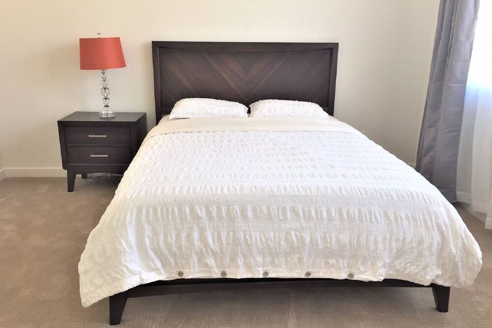 Photo of Bedroom in Lake Forest