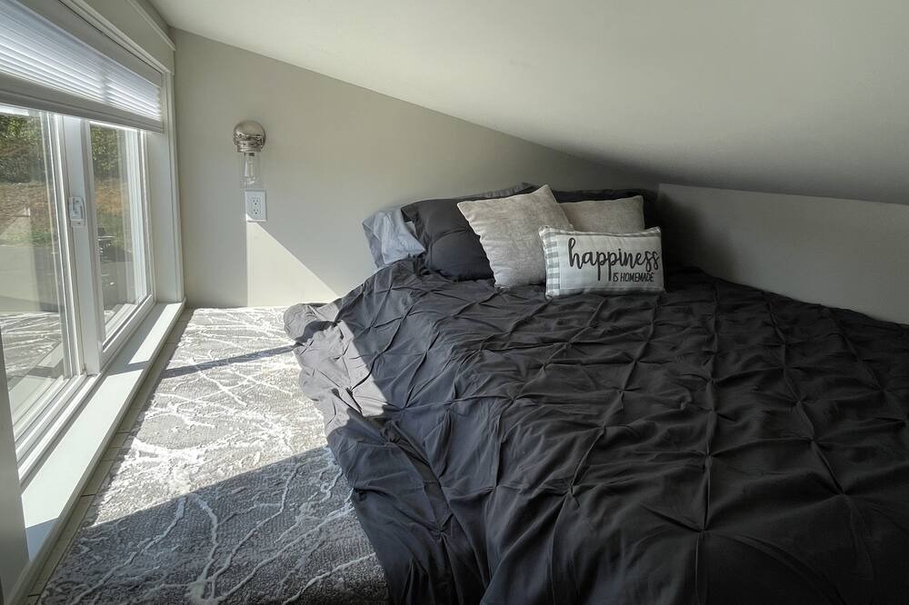 Photo of Bedroom in McKinleyville