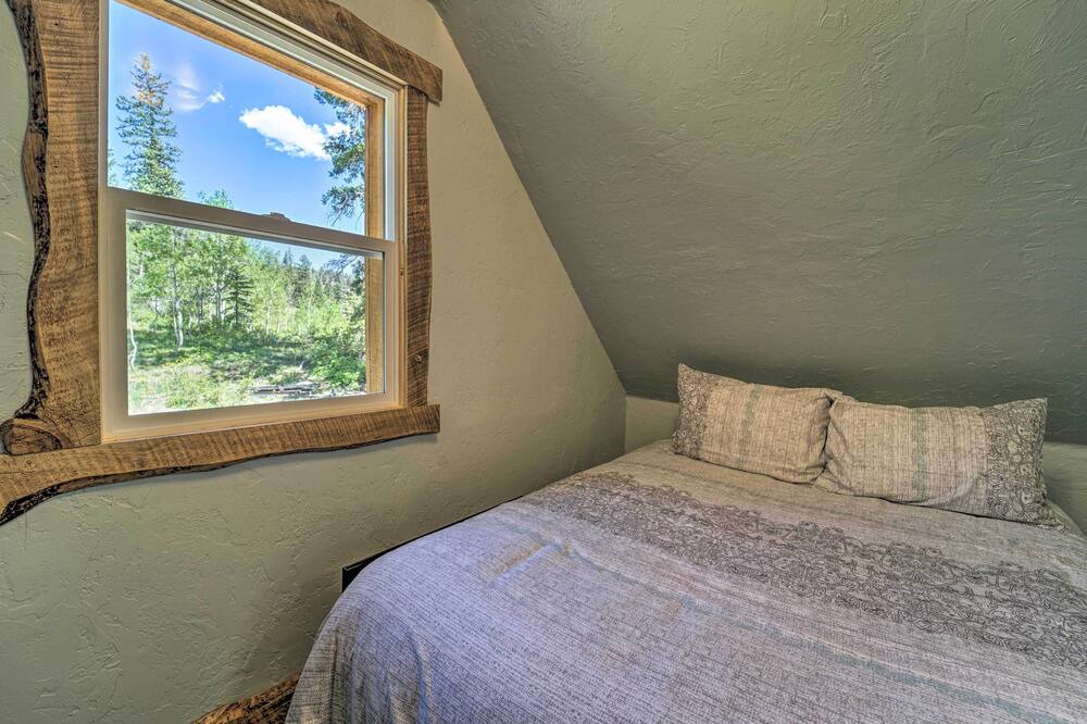 Photo of Bedroom in Columbine Lake