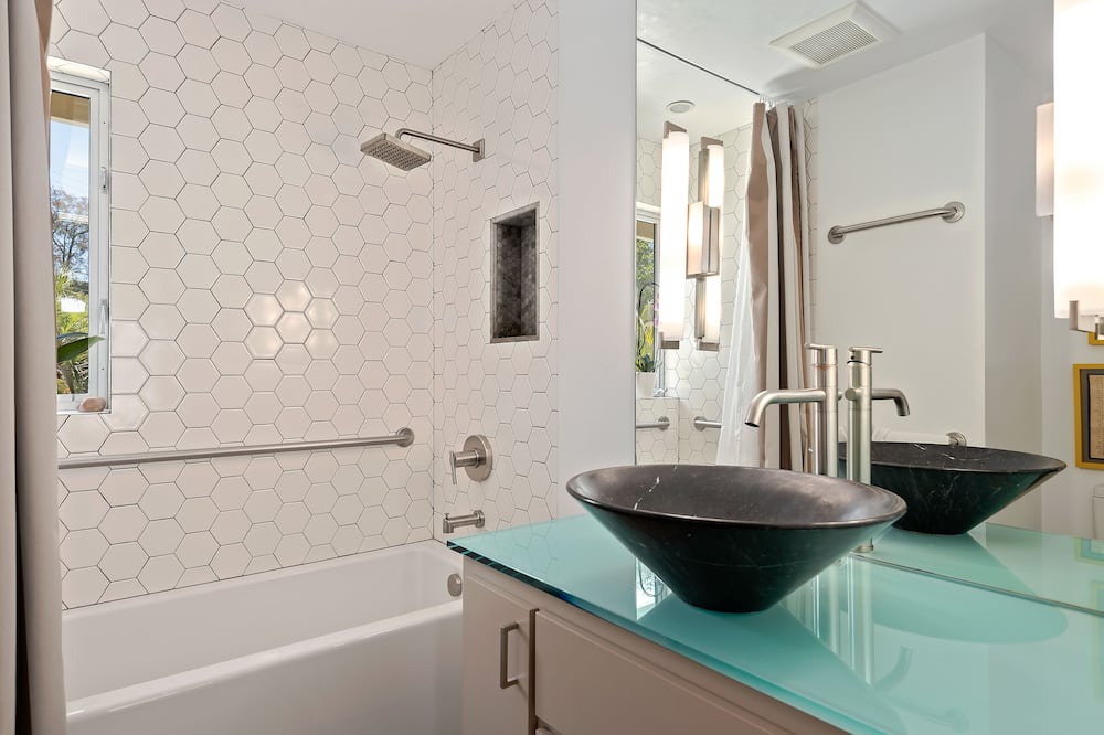 Photo of Bathroom in Alta Mesa