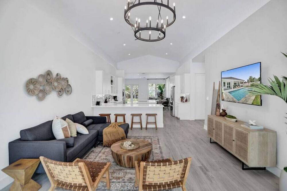 Photo of Others in Poinsettia Heights