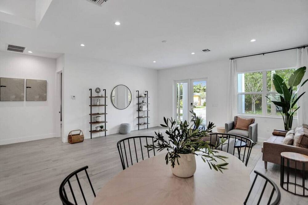 Photo of Others in Poinsettia Heights