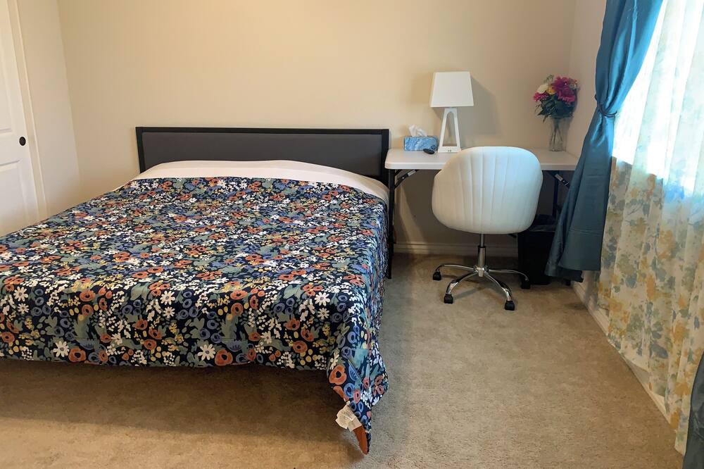 Photo of Bedroom in Alessandro Heights