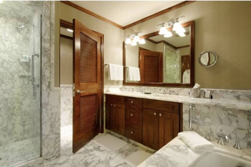 Photo of Bathroom in Aspen