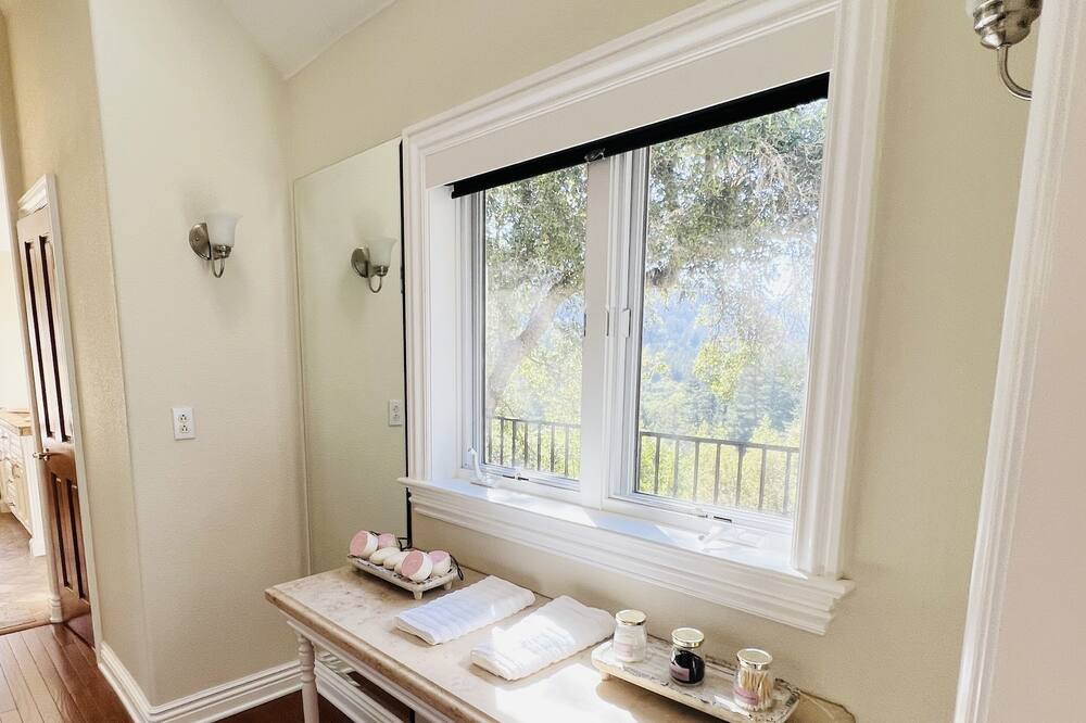Photo of Bedroom in Saratoga