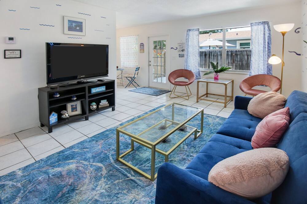 Photo of Livingroom in Middle River Terrace