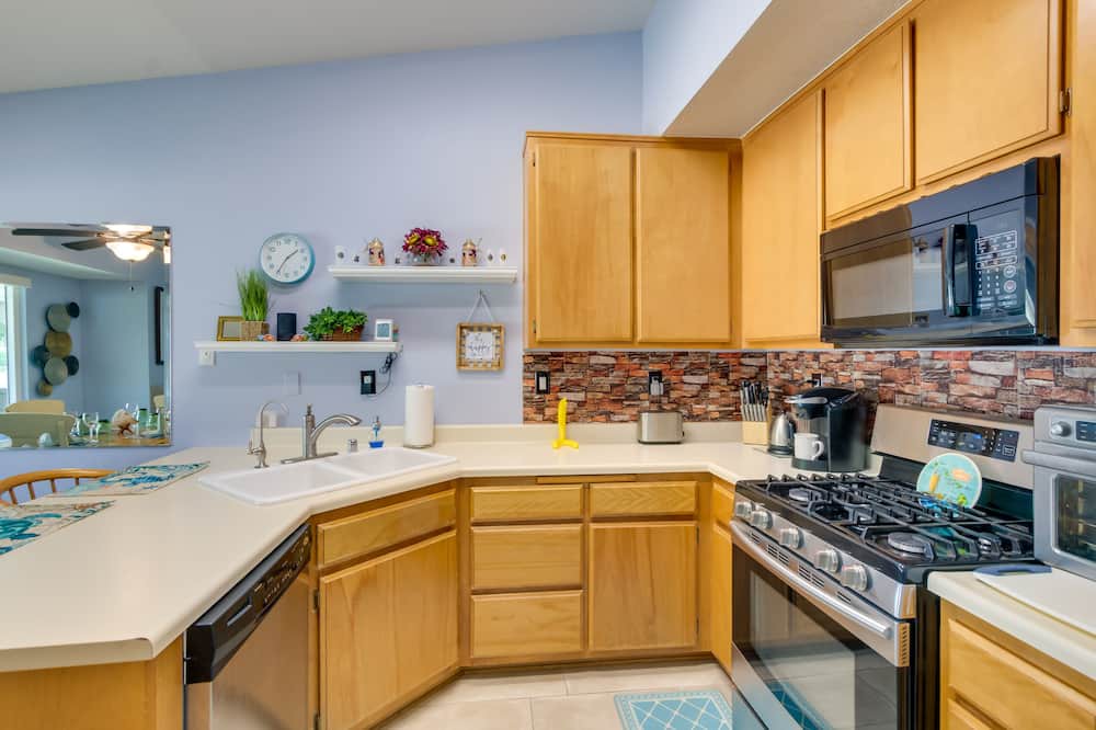 Photo of Kitchen in Silver Lakes Country Club