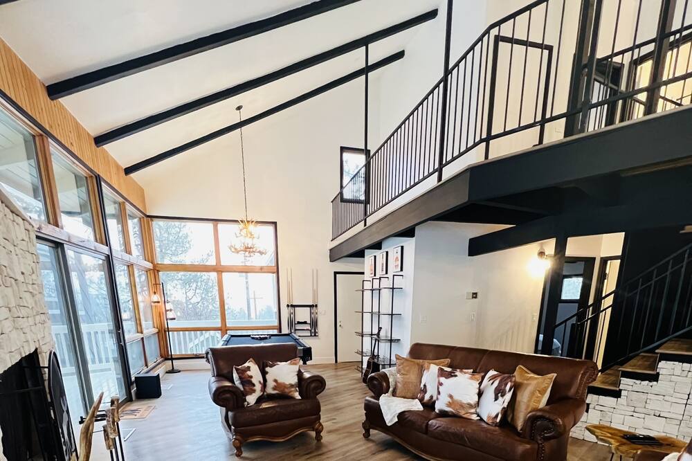 Photo of Livingroom in Wrightwood