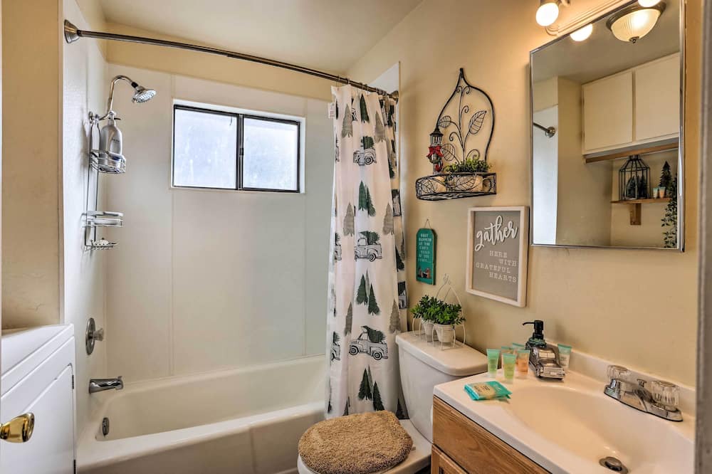 Photo of Bathroom in Cedarpines Park