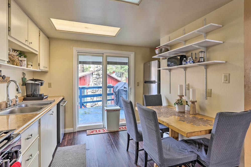 Photo of Kitchen in Cedarpines Park