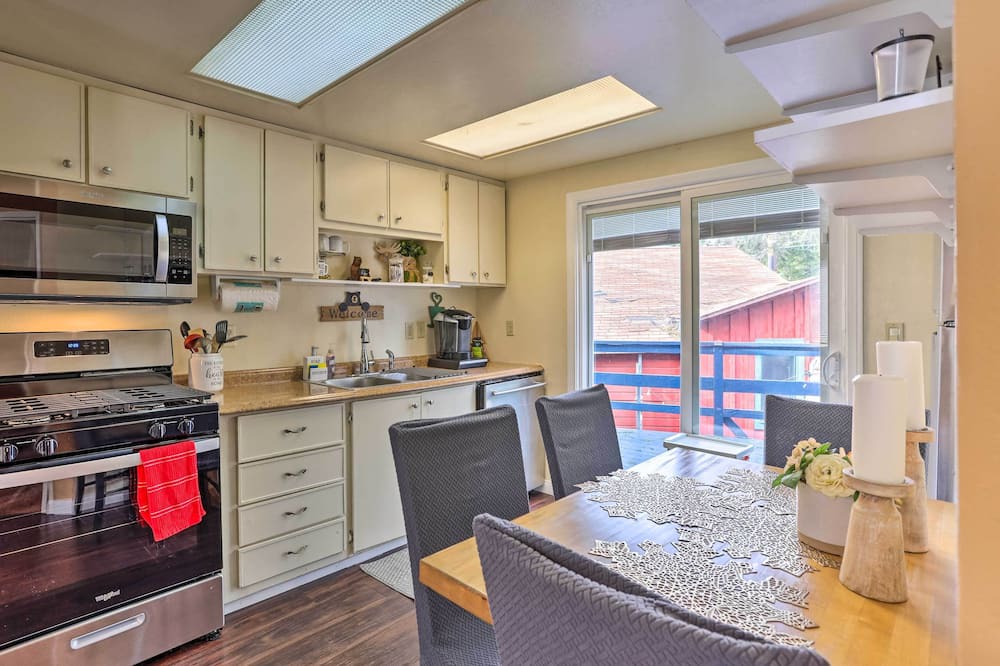 Photo of Kitchen in Cedarpines Park