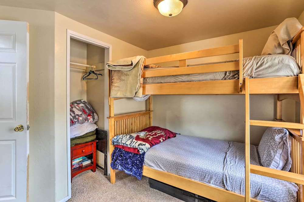 Photo of Bedroom in Cedarpines Park