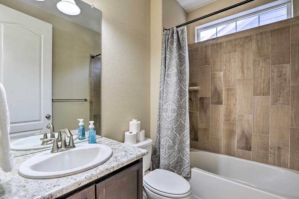 Photo of Bathroom in Golden