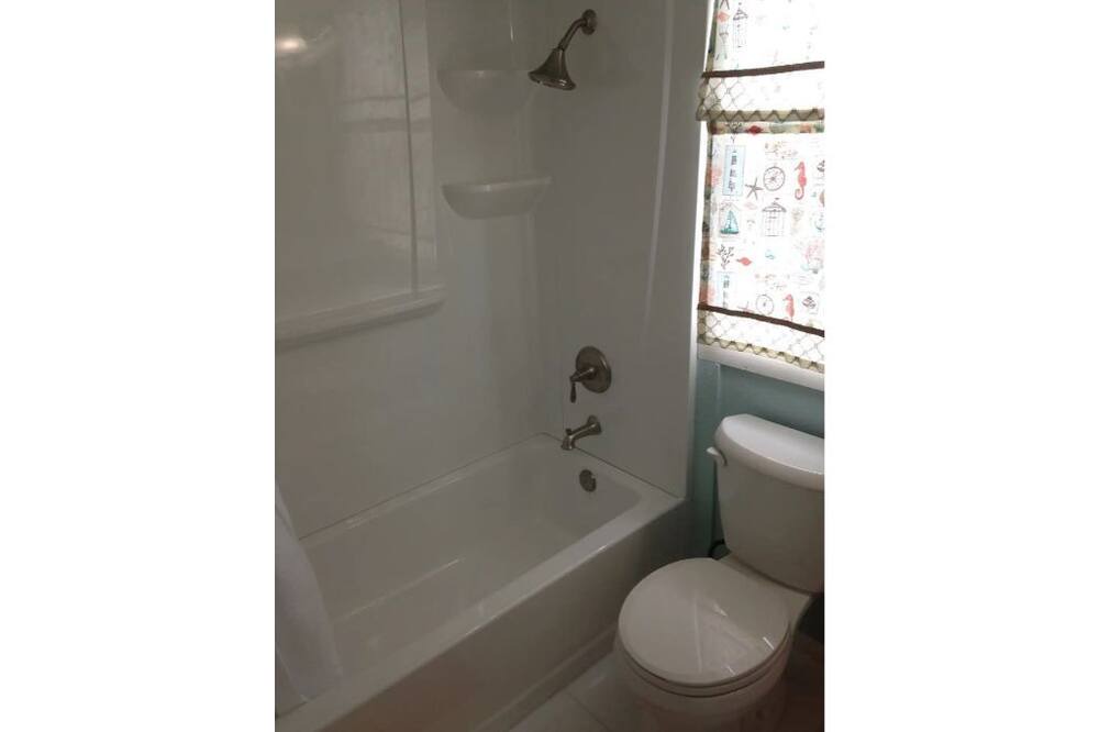 Photo of Bathroom in Oak Park