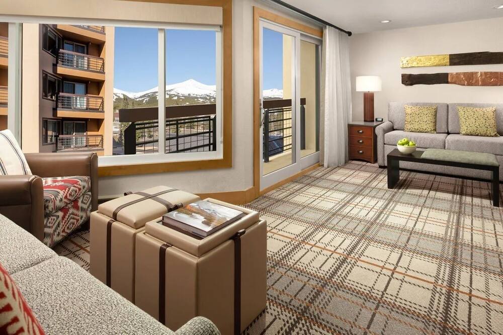 Photo of Livingroom in Peak 9