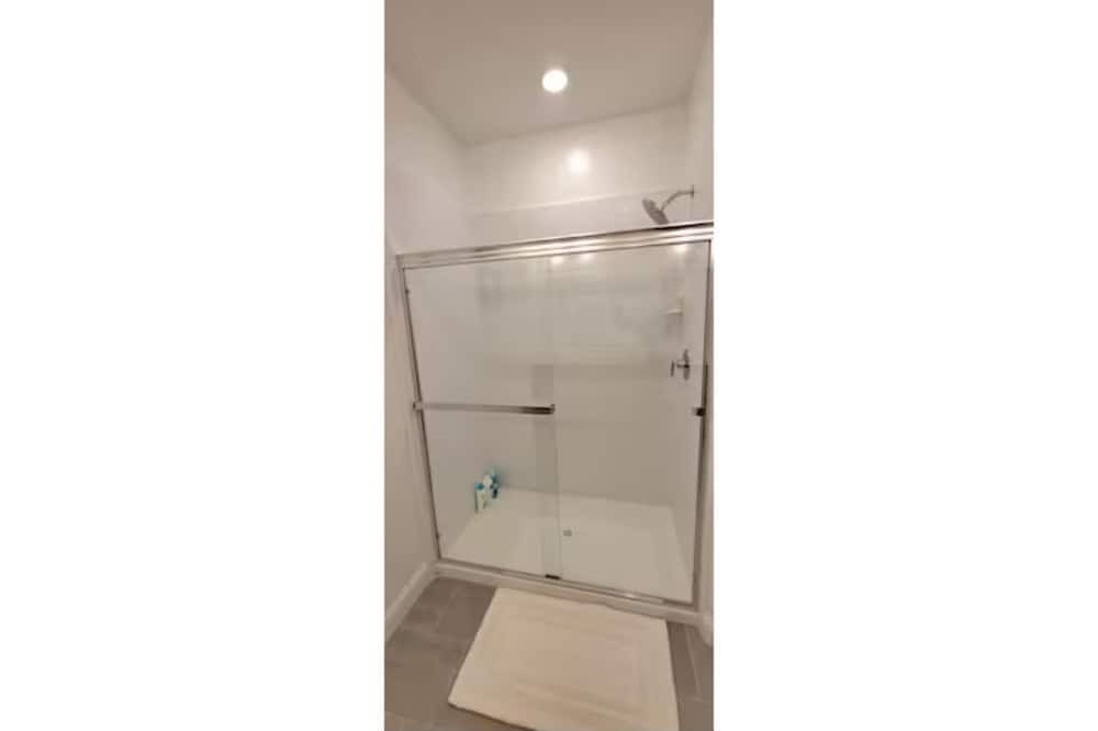 Photo of Bathroom in Roosevelt