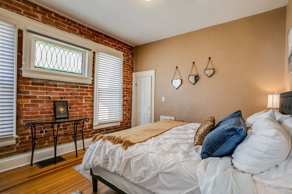 Photo of Bedroom in Central Boulder