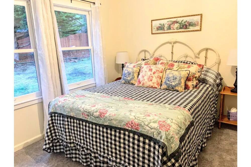 Photo of Bedroom in Jacoby Creek